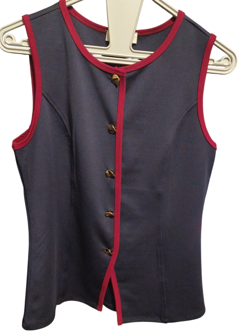 NWT Rio & Rian Navy & Burgundy Trim Sleeveless Gold Buttons Button Down Blouse